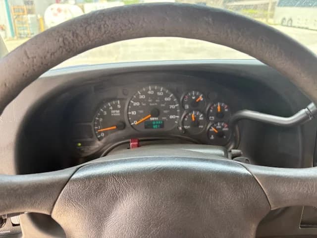 2 Matching 2007 Chevrolet C5500 Starcraft - Image 9