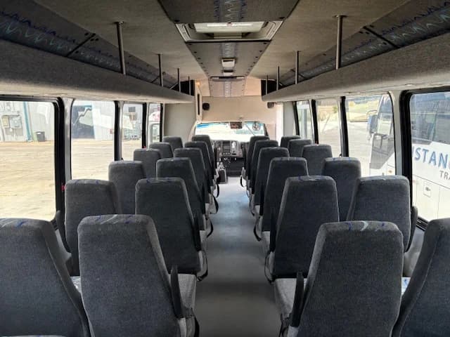 2 Matching 2007 Chevrolet C5500 Starcraft - Image 6