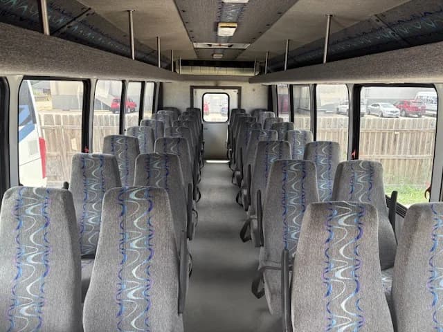 2 Matching 2007 Chevrolet C5500 Starcraft - Image 5
