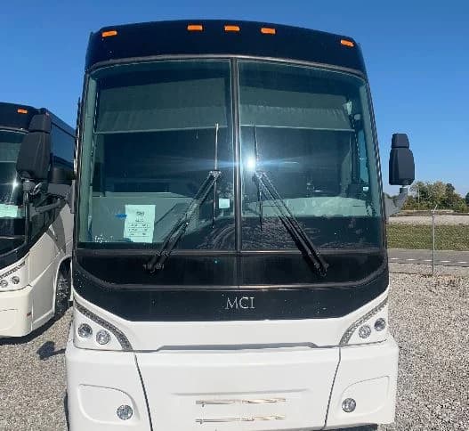 2017 MCI J4500 Coach Bus - Image 4