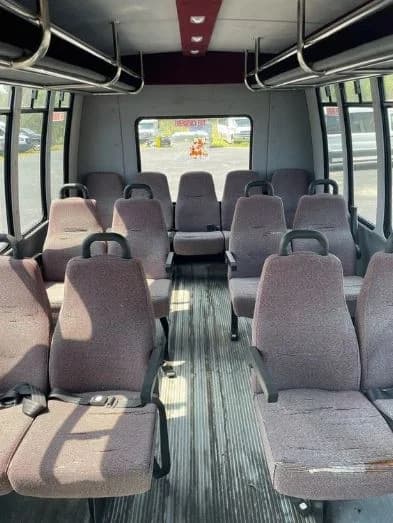 2004 Ford E350 Thomas Shuttle Bus - Image 2