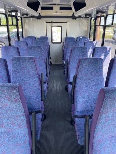 2004 Ford E450 El Dorado Shuttle Bus - Image 3