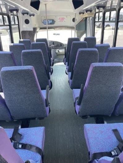 2004 Ford E450 El Dorado Shuttle Bus - Image 4