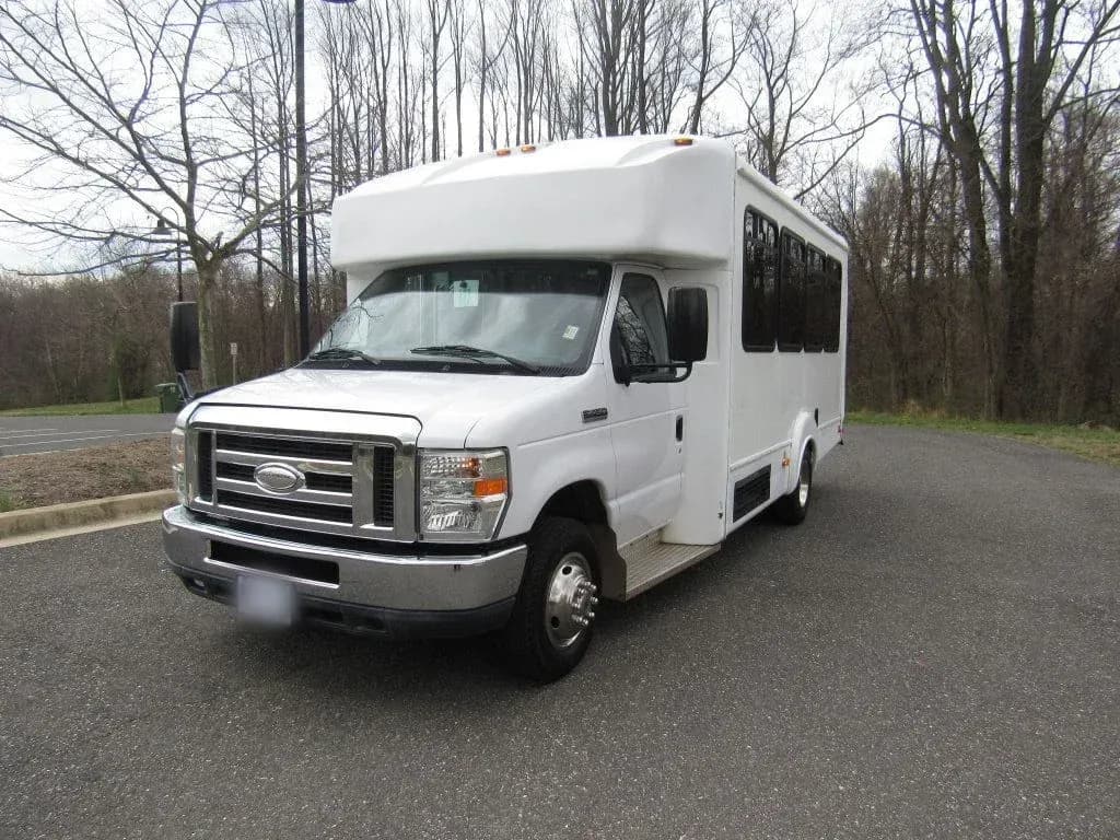 2015 Ford E450 Goshen II - Image 1