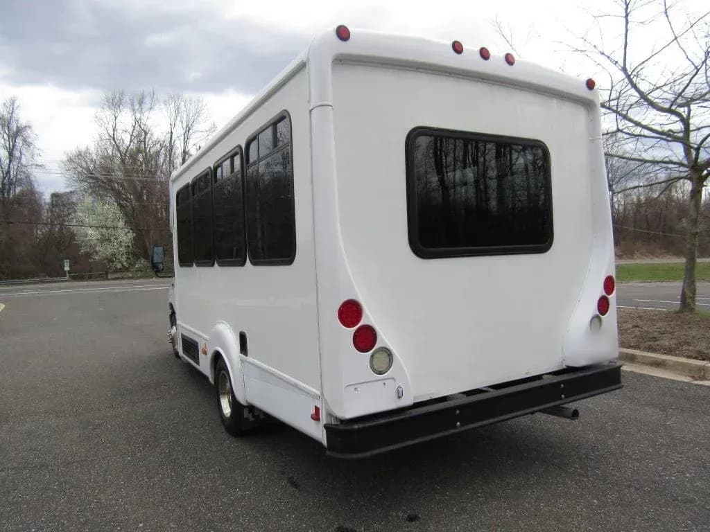 2015 Ford E450 Goshen II - Image 3