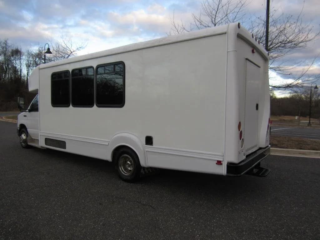2015 Ford E450 Goshen Impulse - Image 4