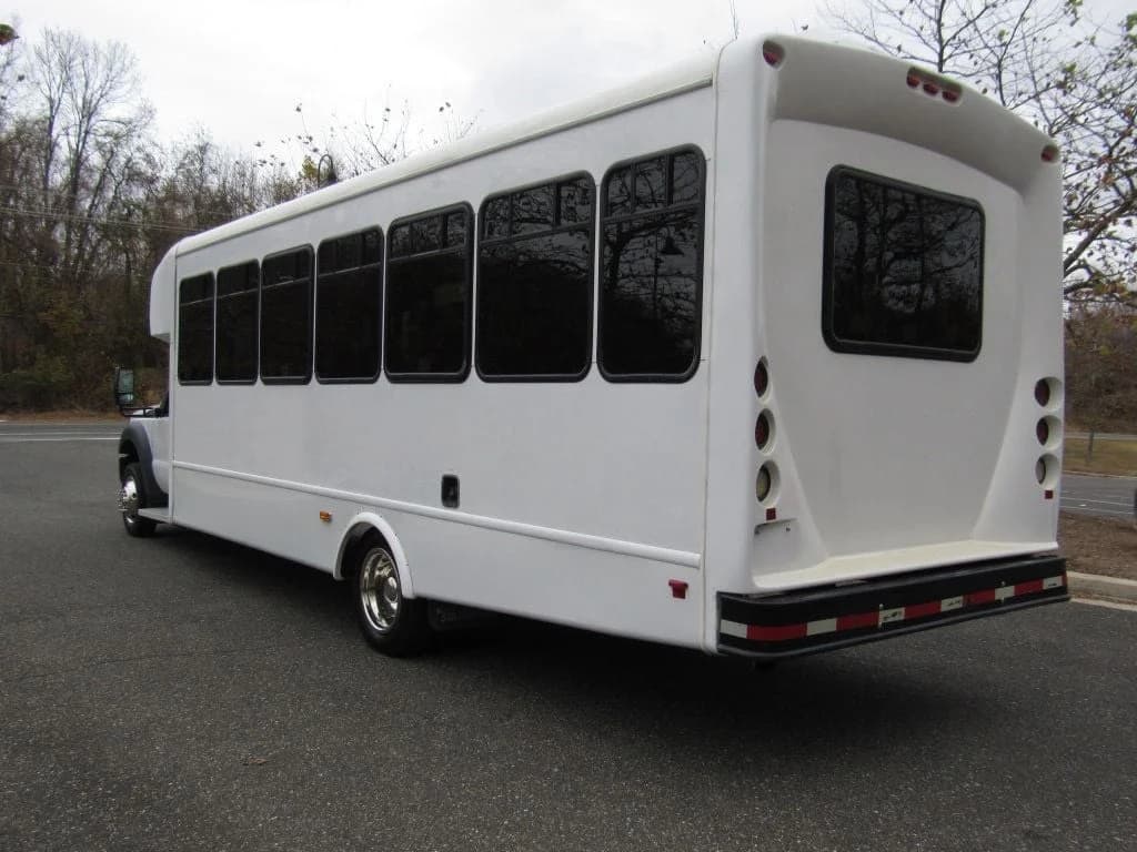 2015 Ford F550 Starcraft Allstar - Image 5