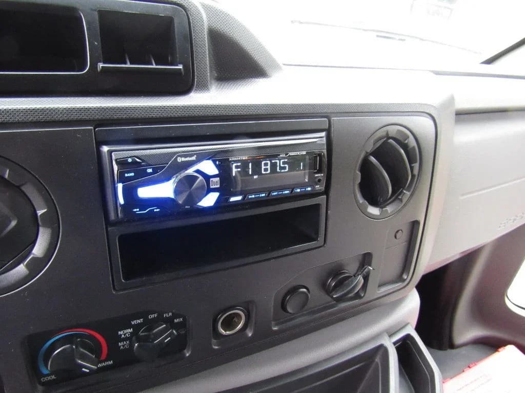 2011 Ford E450 Starcraft Allstar - Image 12