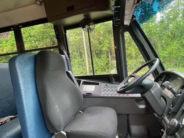2015 Freightliner Thomas Saf-T-Liner - Image 10