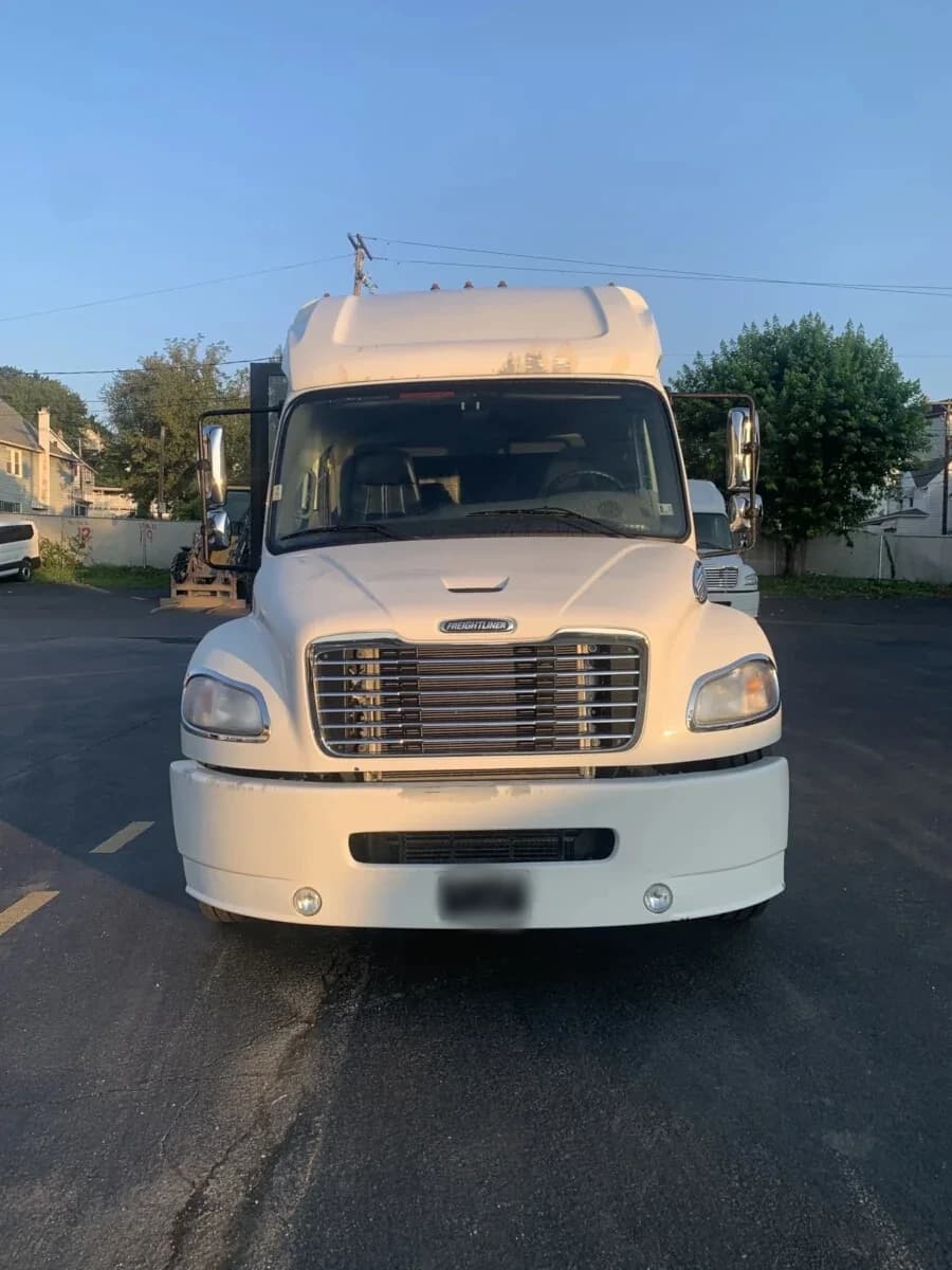 2017 Executive Freightliner M2  - Image 2
