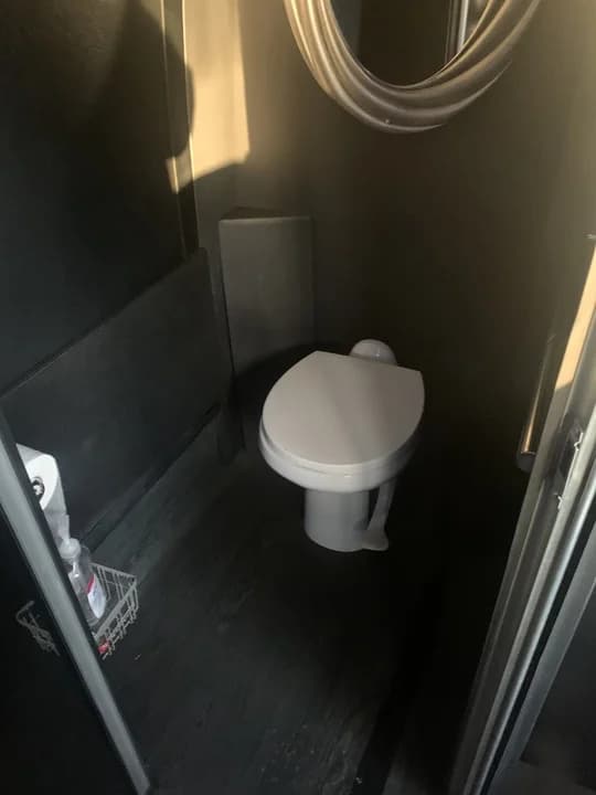 2017 Executive Freightliner M2  - Image 8