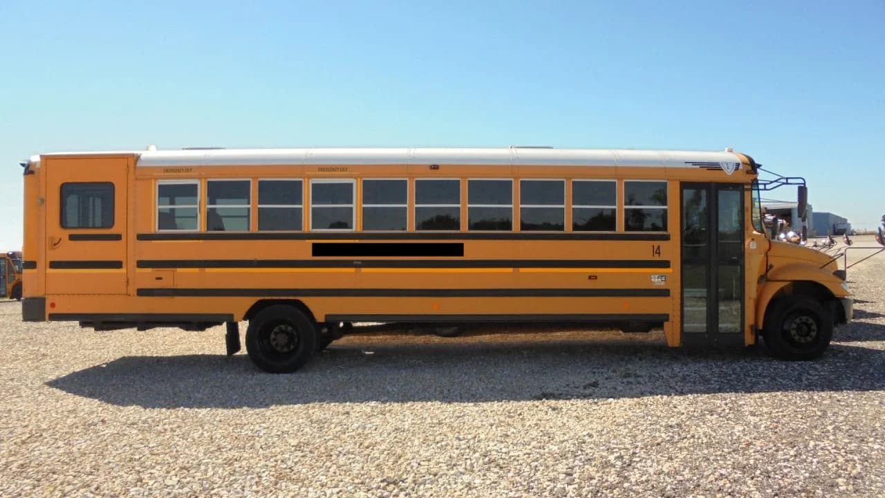 2011 International ADA School Bus - Image 2