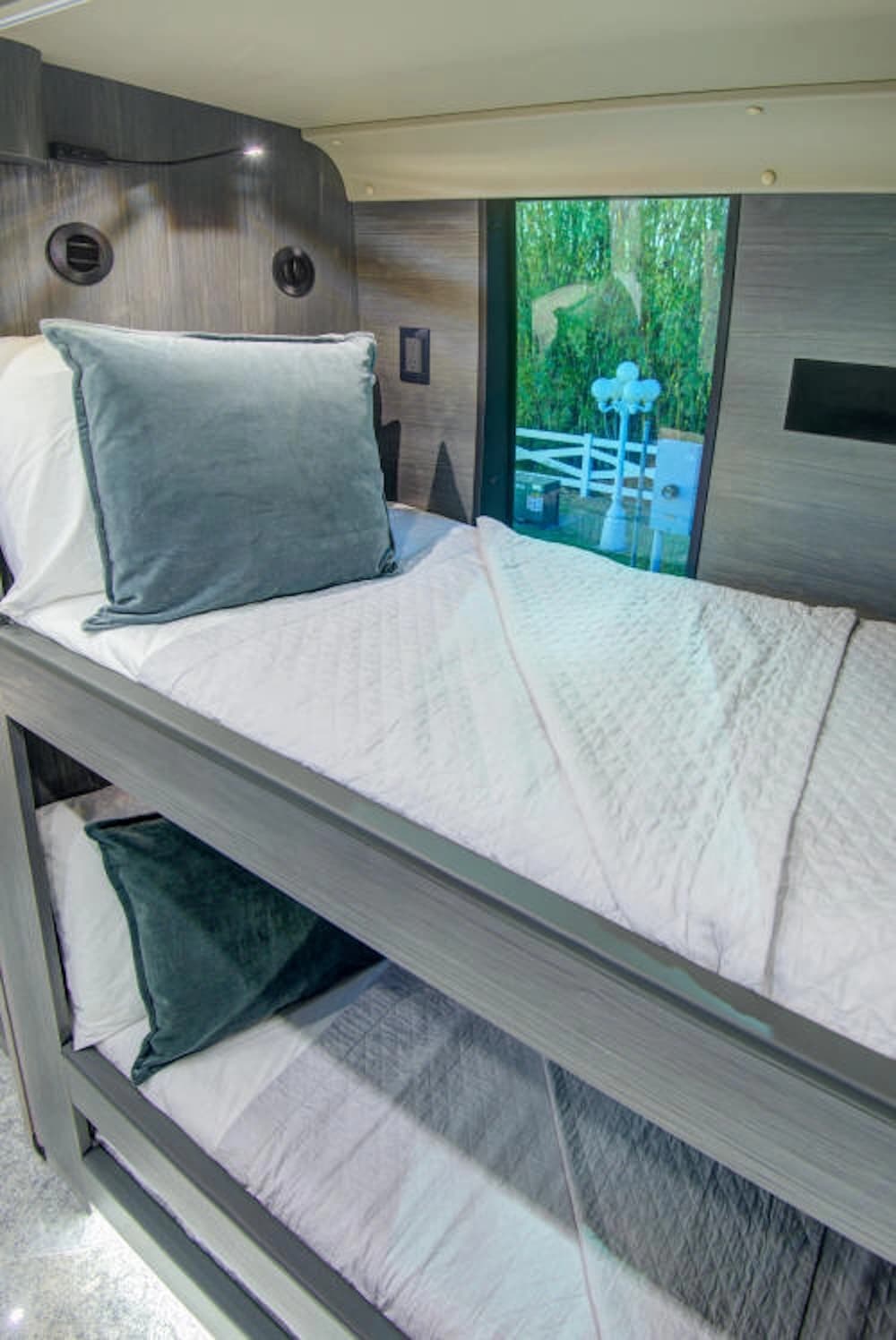 2025 Prevost Florida Coach X3 Motorhome - Image 13