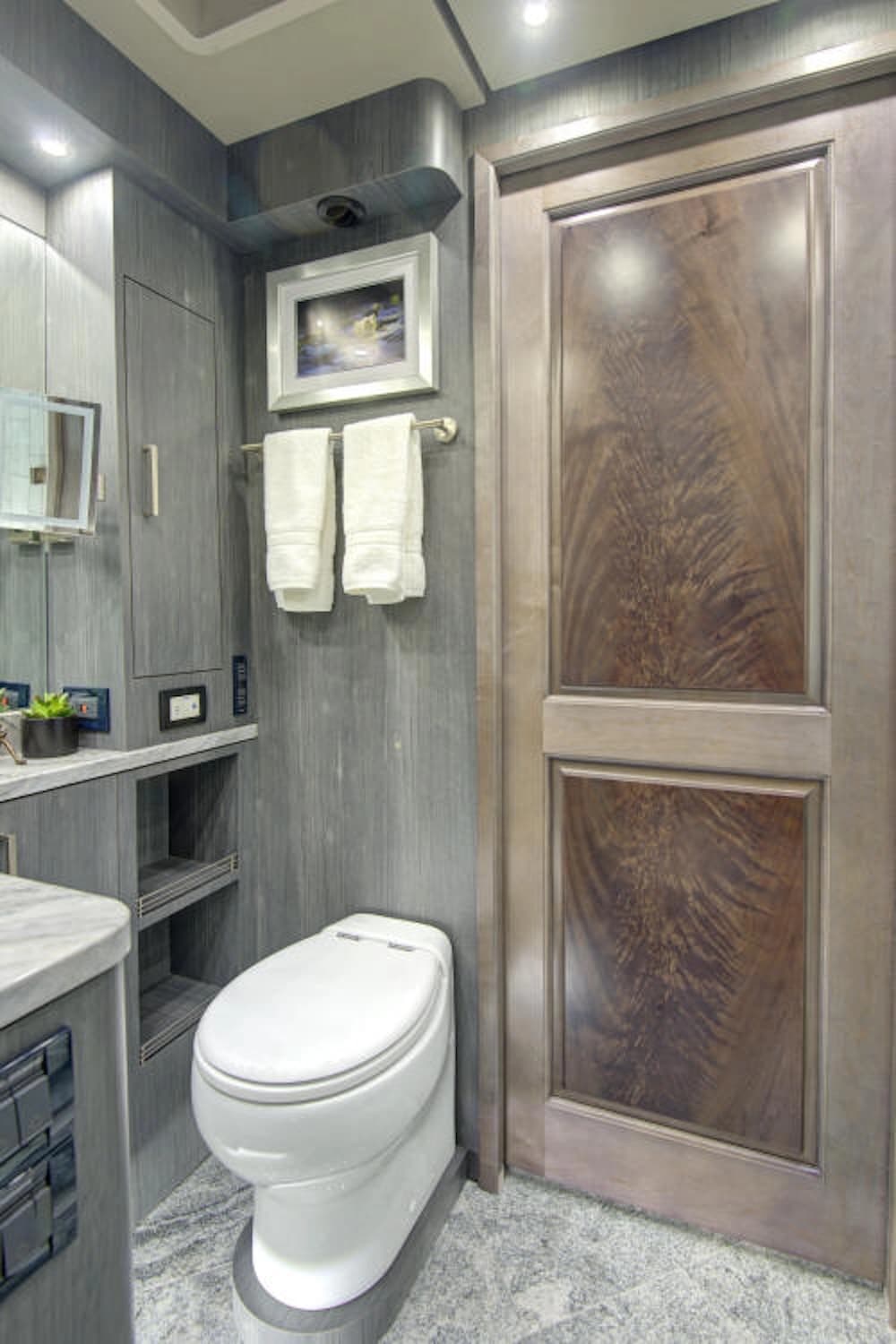 2025 Prevost Florida Coach X3 Motorhome - Image 15
