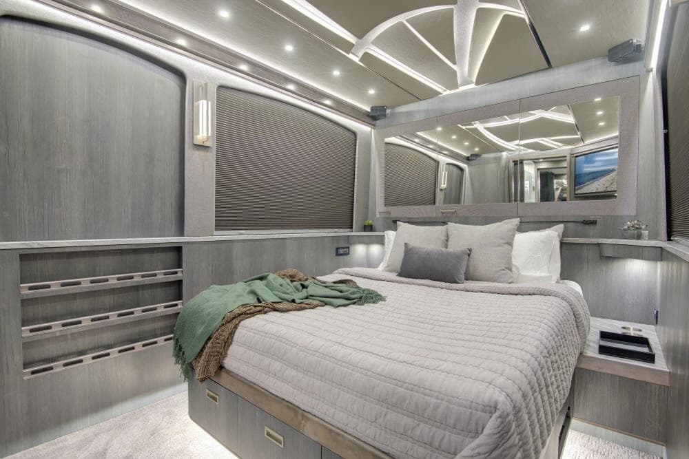 2025 Prevost Florida Coach X3 Motorhome - Image 16
