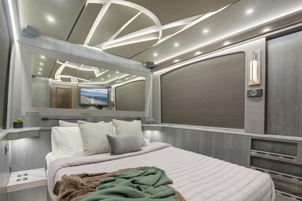 2025 Prevost Florida Coach X3 Motorhome - Image 17