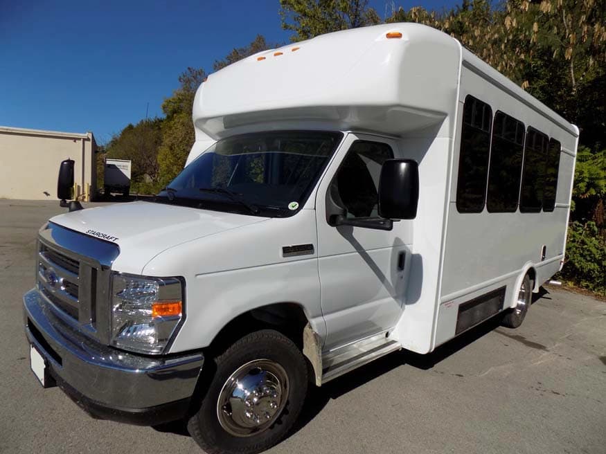 2025 Ford E450 Starcraft Allstar Van - Image 1