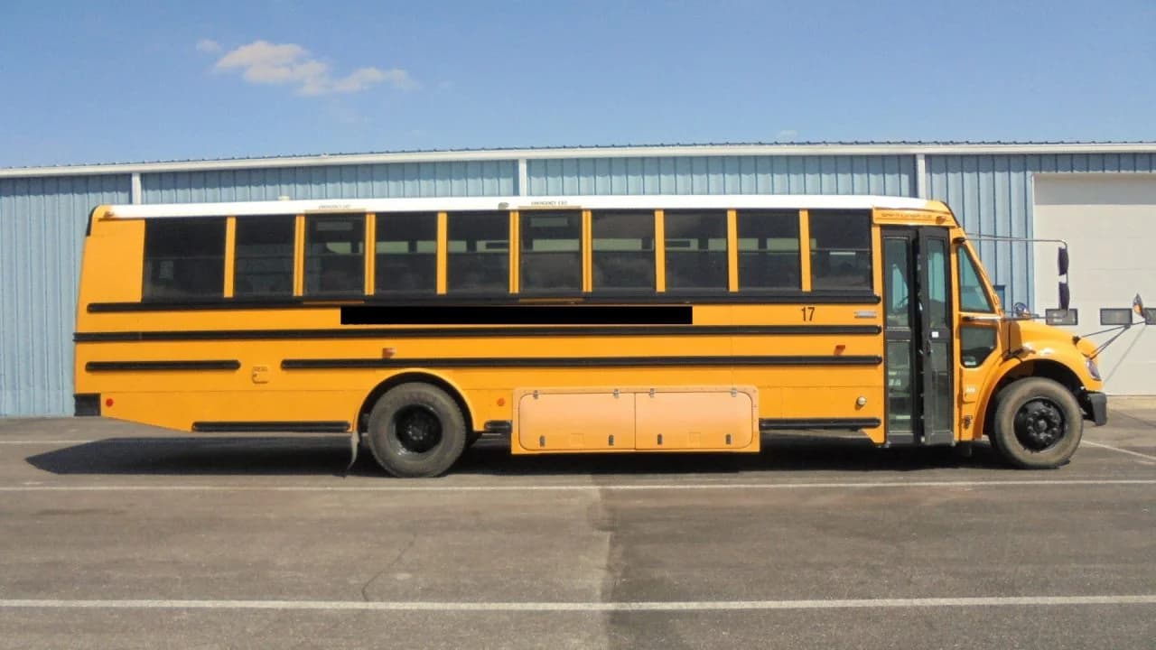 2015 Freightliner Thomas School Bus - Image 2