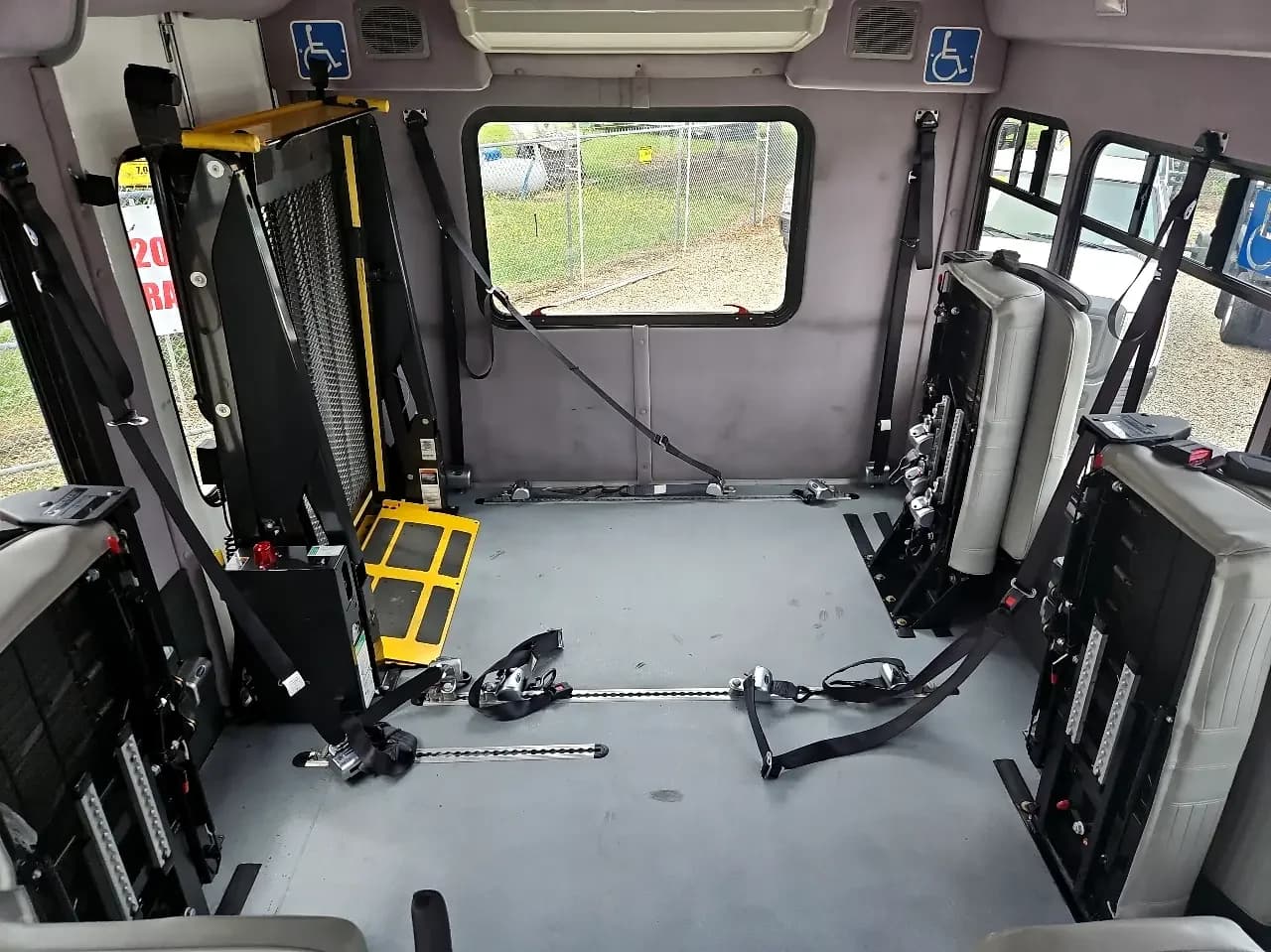 2015 Chevrolet Express Cutaway StarTrans ADA - Image 14