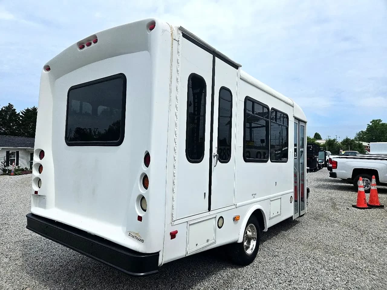 2015 Chevrolet Express Cutaway StarTrans ADA - Image 3