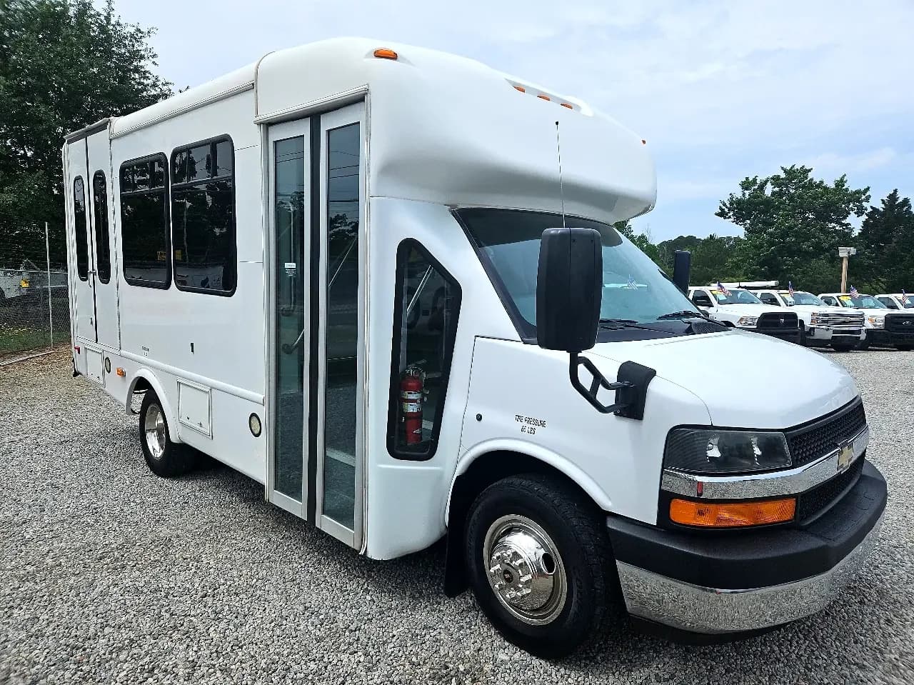 2015 Chevrolet Express Cutaway StarTrans ADA - Image 1