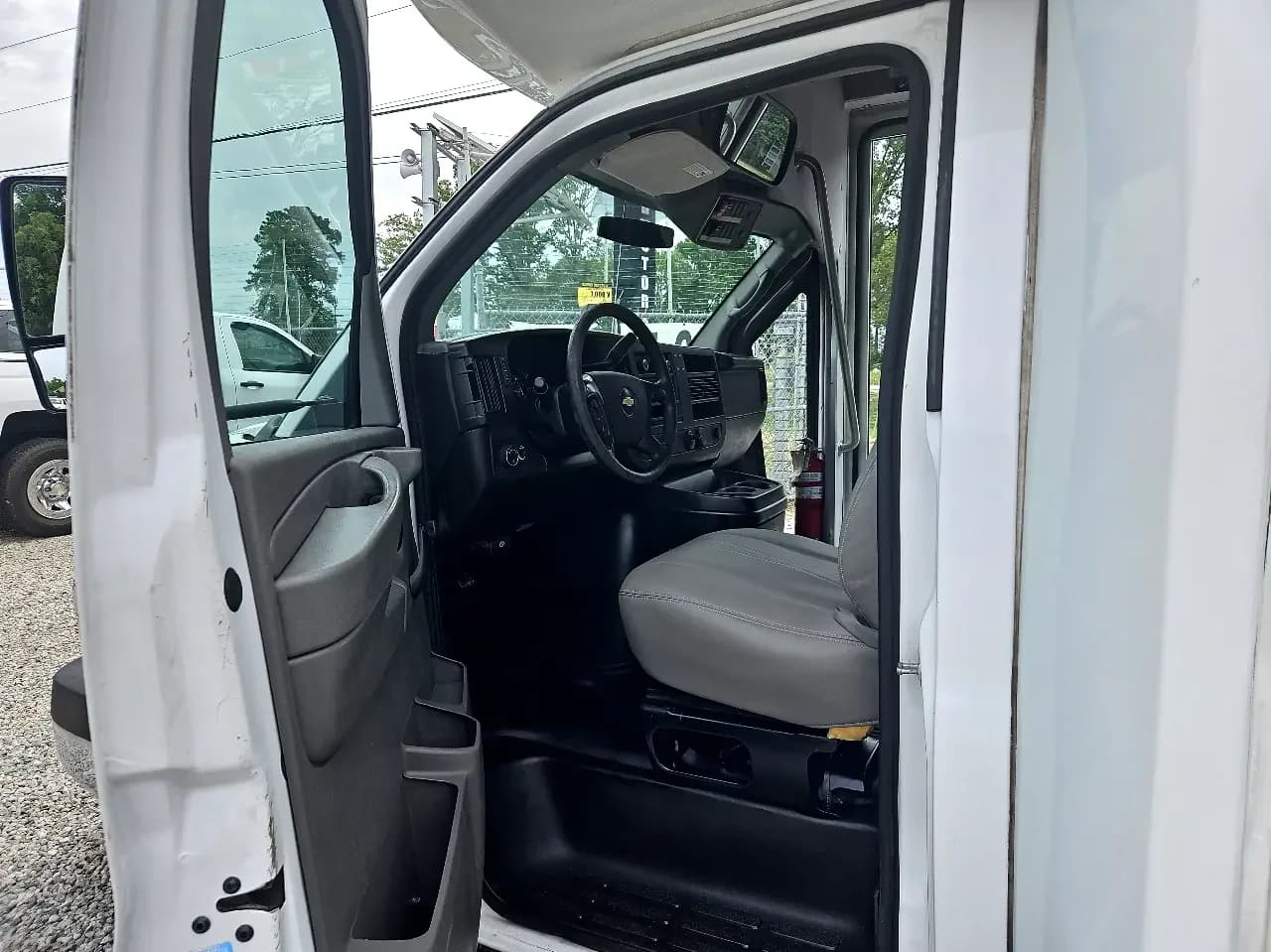2015 Chevrolet Express Cutaway StarTrans ADA - Image 6