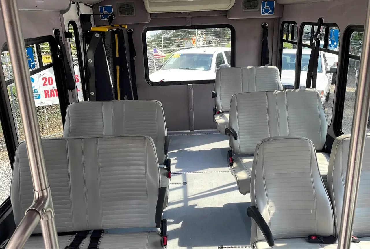 2015 Chevrolet Express Cutaway StarTrans ADA - Image 13