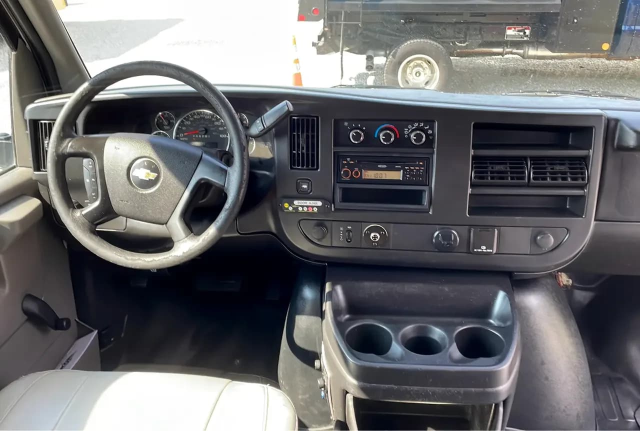 2015 Chevrolet Express Cutaway StarTrans ADA - Image 9