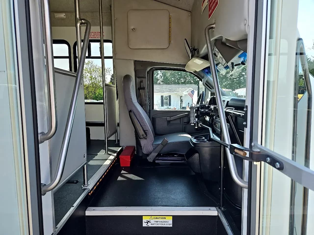 2016 Chevrolet Express Cutaway Transtar - Image 10