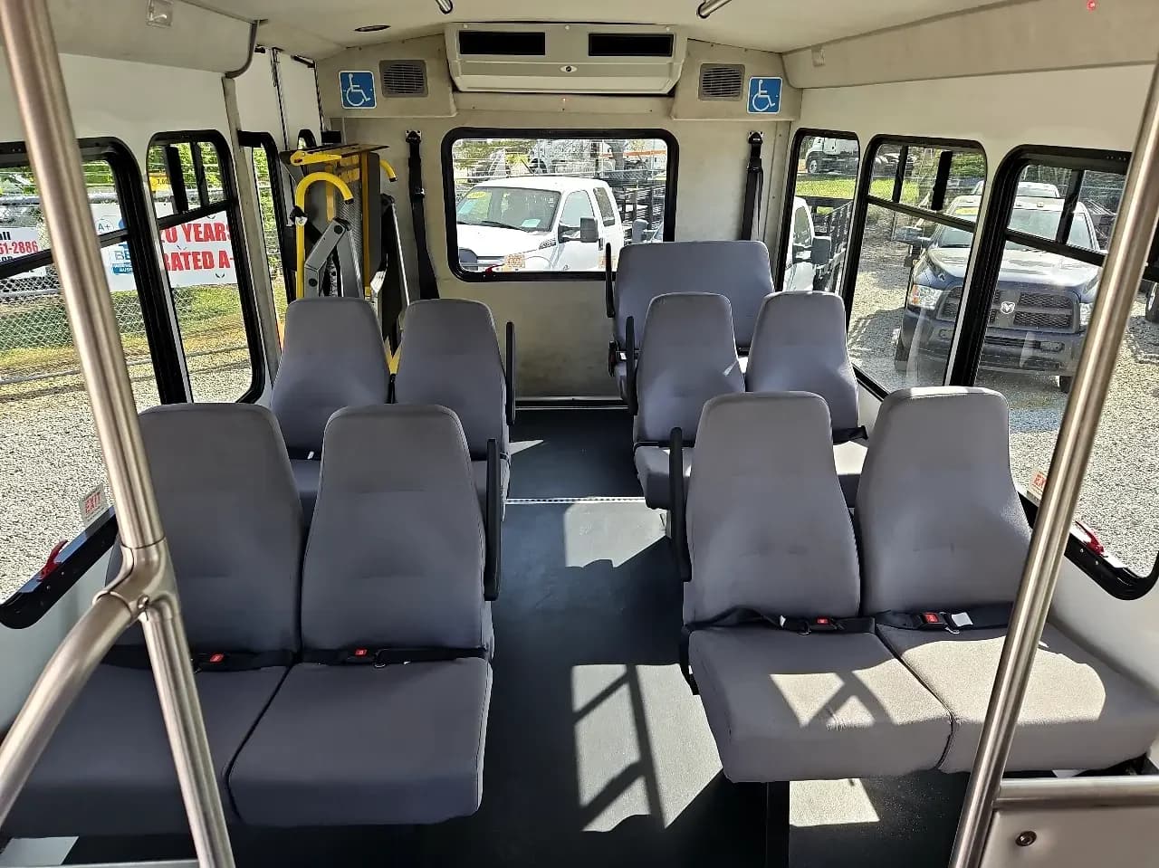 2016 Chevrolet Express Cutaway Transtar - Image 11