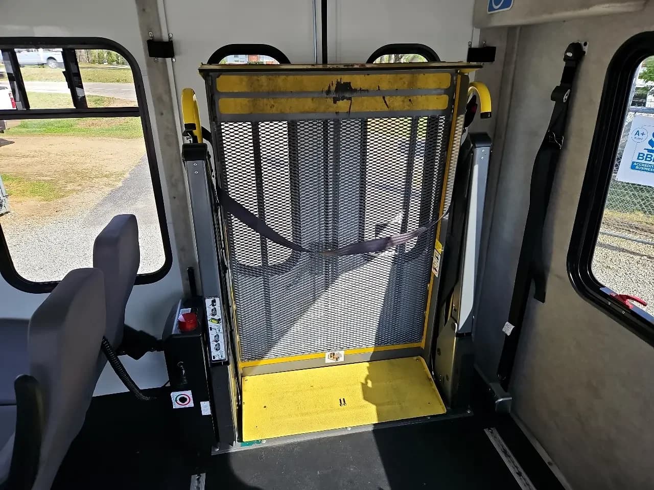 2016 Chevrolet Express Cutaway Transtar - Image 14