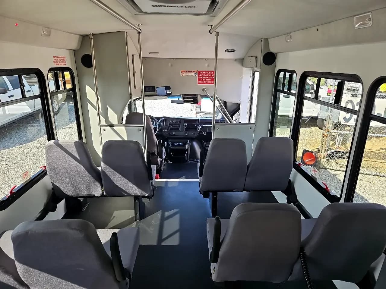 2016 Chevrolet Express Cutaway Transtar - Image 15