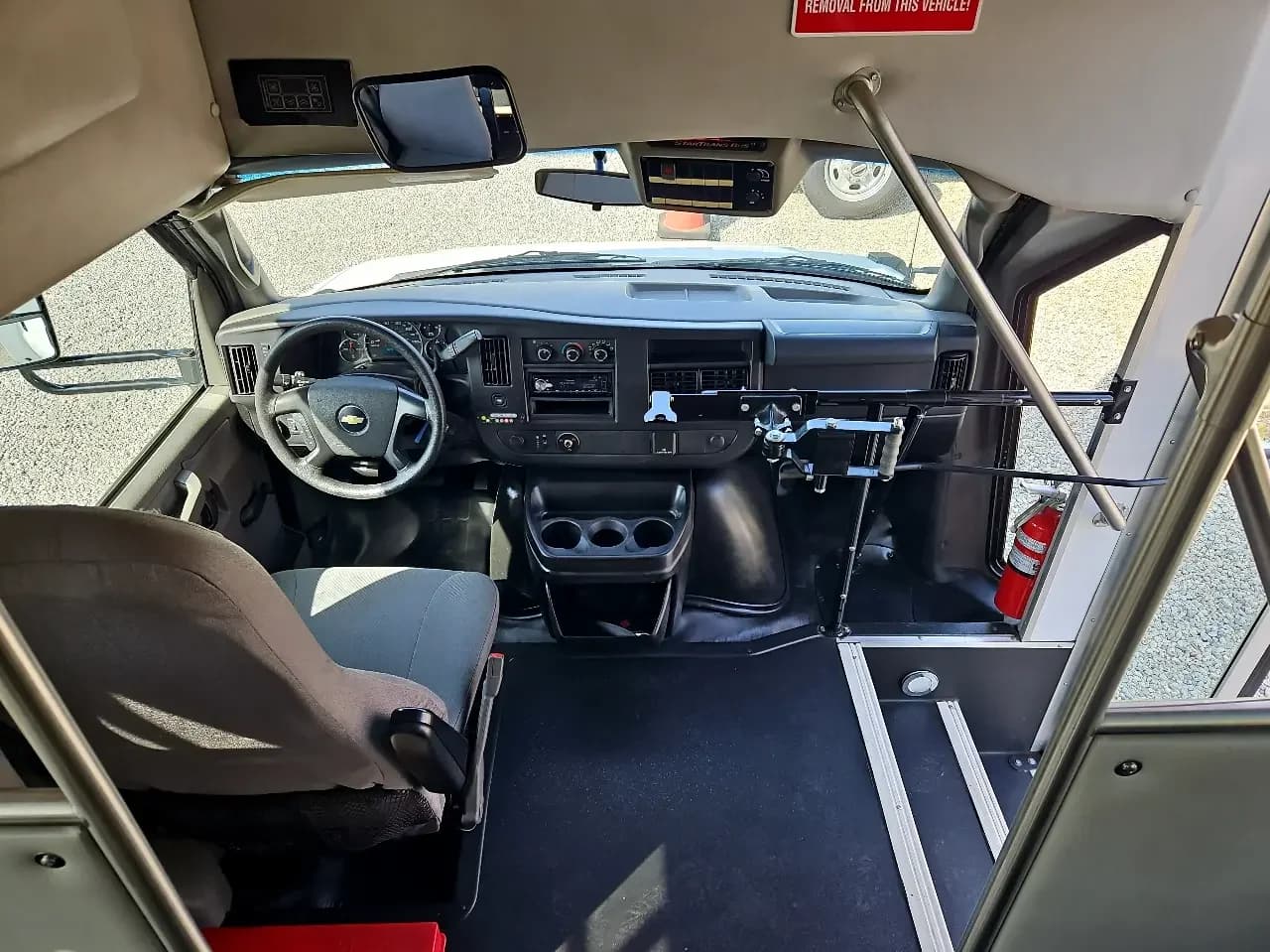2016 Chevrolet Express Cutaway Transtar - Image 16