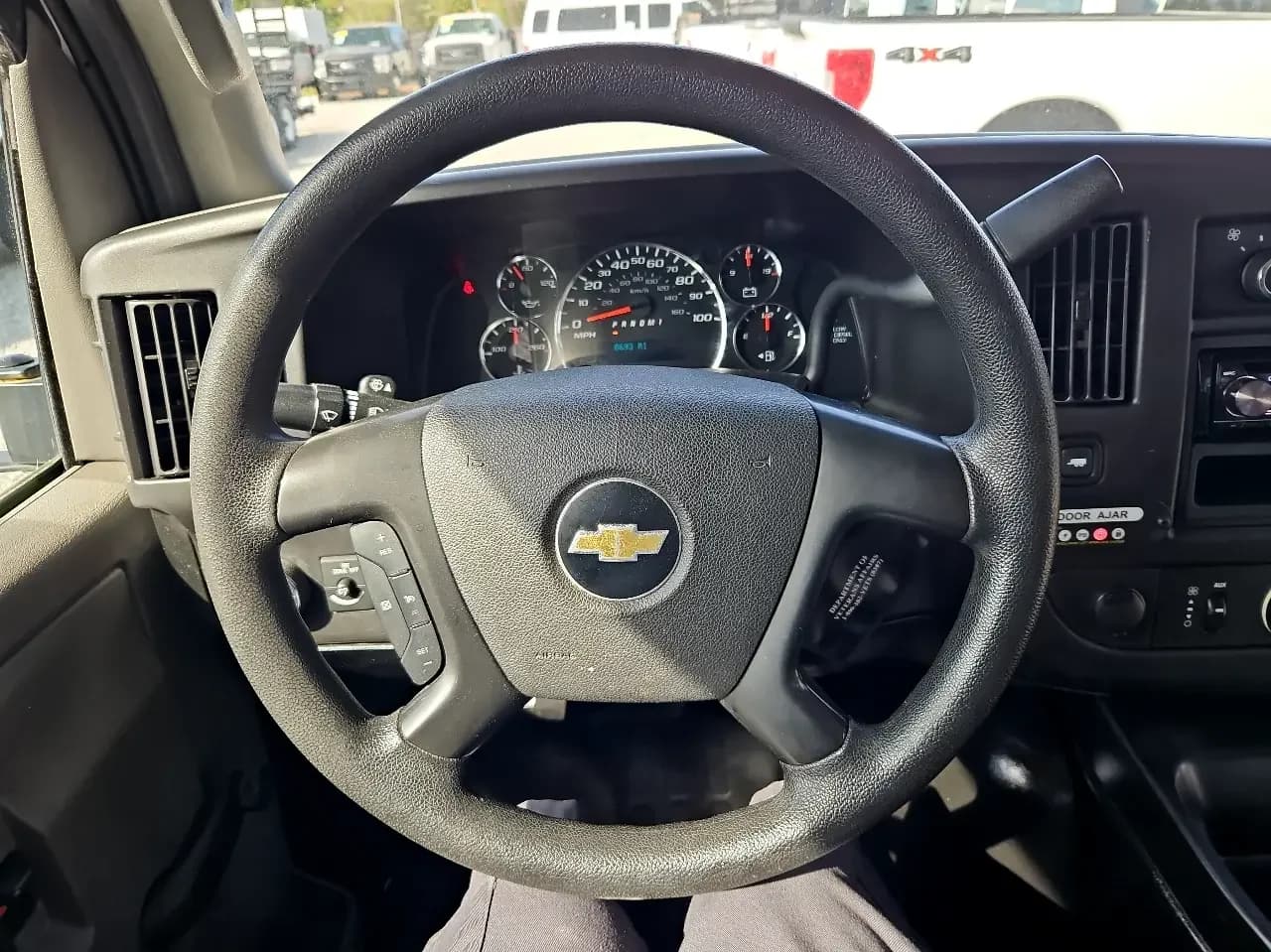2016 Chevrolet Express Cutaway Transtar - Image 19