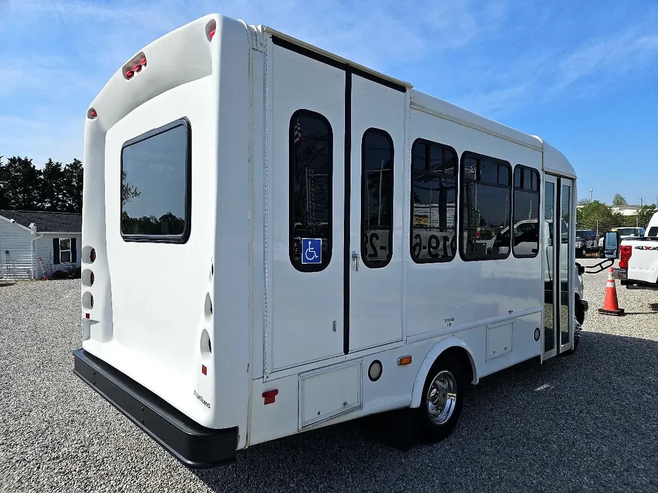 2016 Chevrolet Express Cutaway Transtar - Image 3