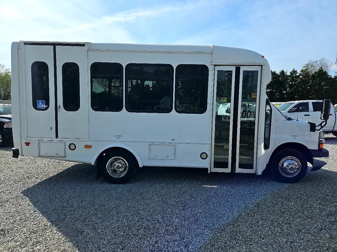 2016 Chevrolet Express Cutaway Transtar - Image 4