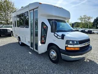 2016 Chevrolet Express Cutaway bus
