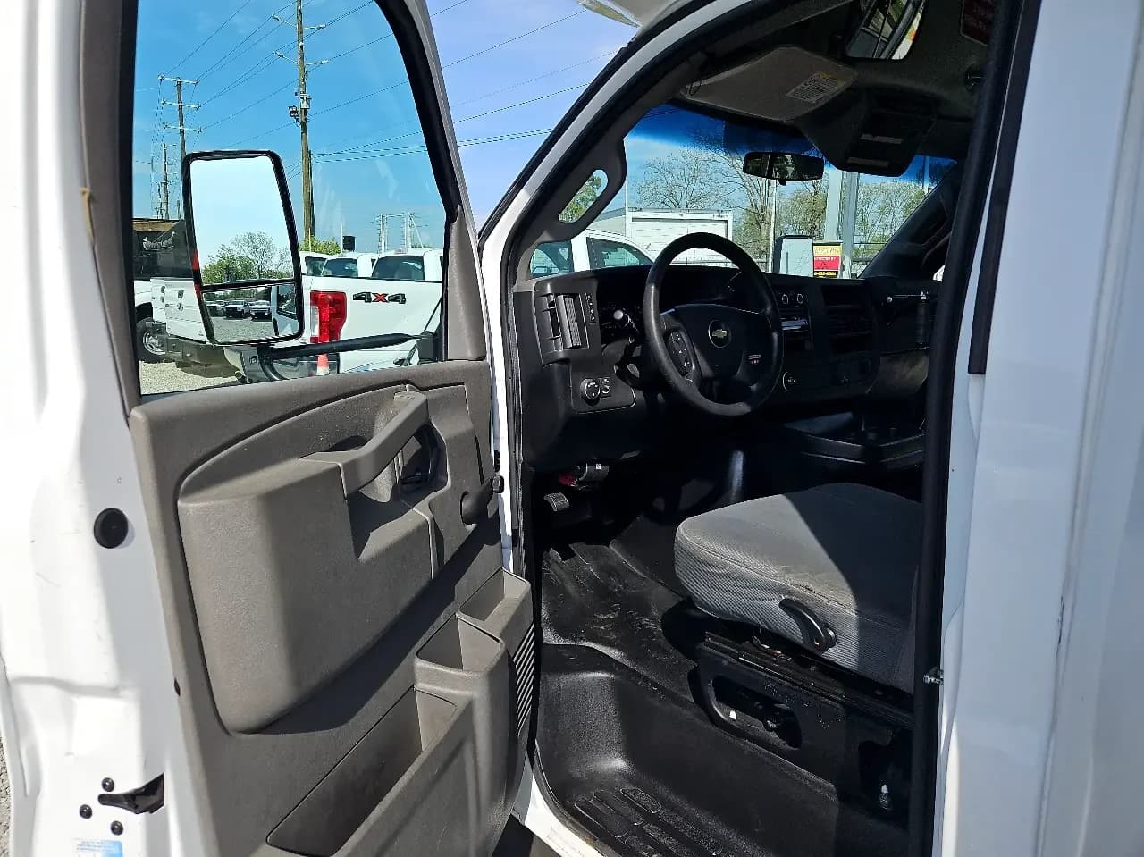 2016 Chevrolet Express Cutaway Transtar - Image 5