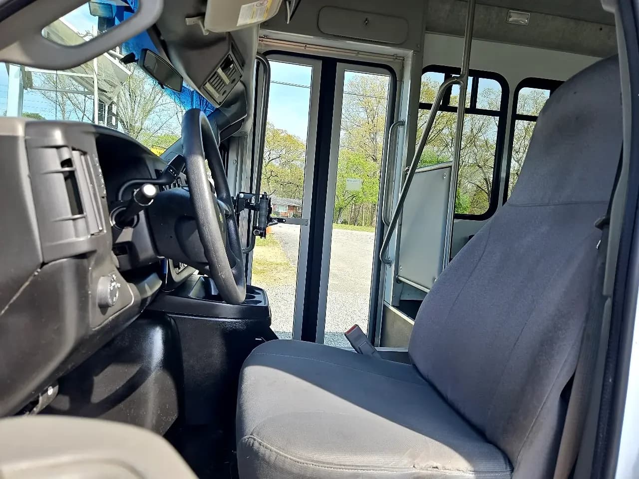 2016 Chevrolet Express Cutaway Transtar - Image 7
