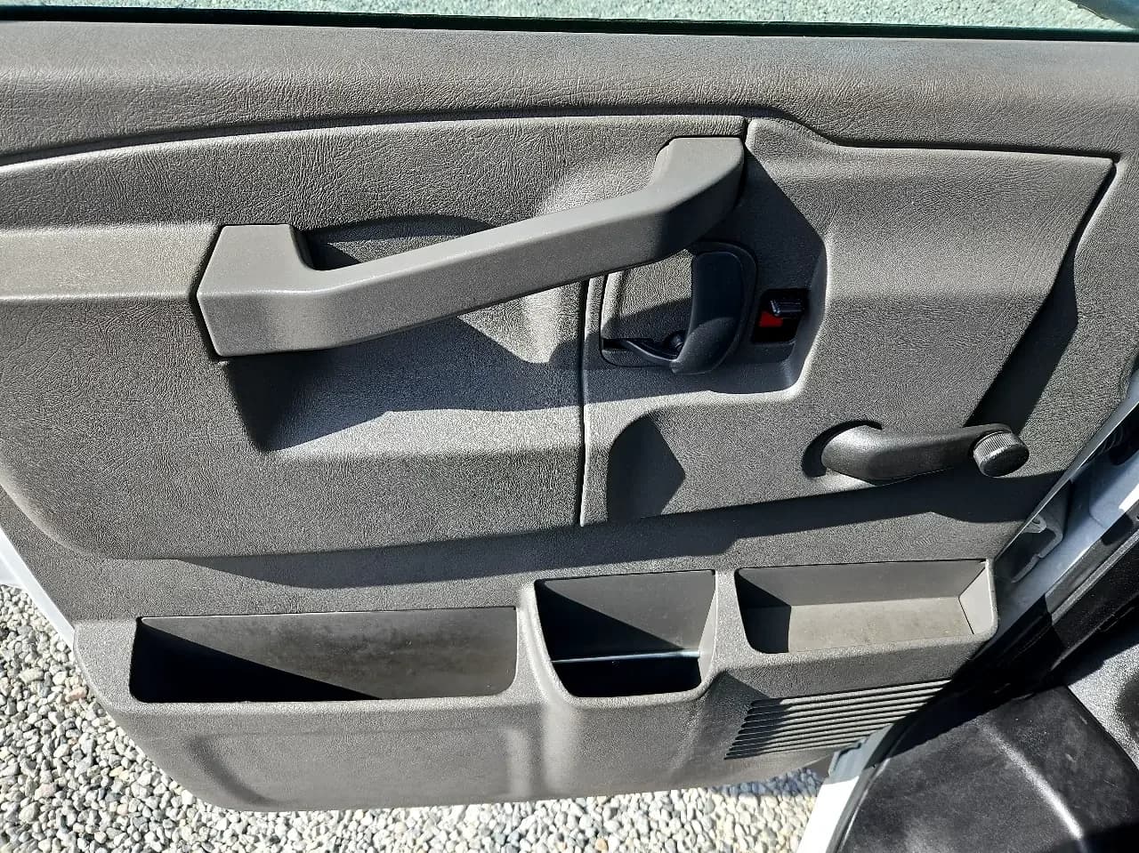 2016 Chevrolet Express Cutaway Transtar - Image 8