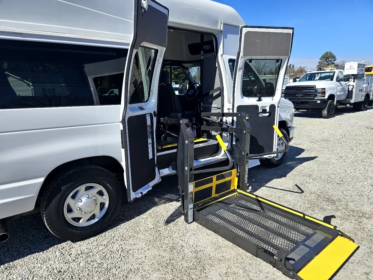2014 Ford E350 ADA Passenger Van - Image 11