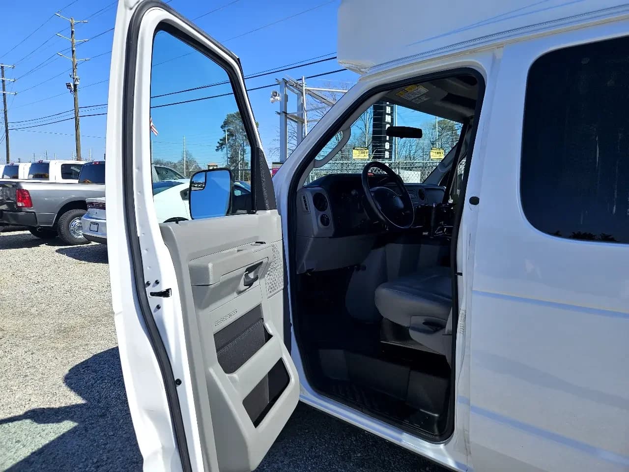 2014 Ford E350 ADA Passenger Van - Image 5