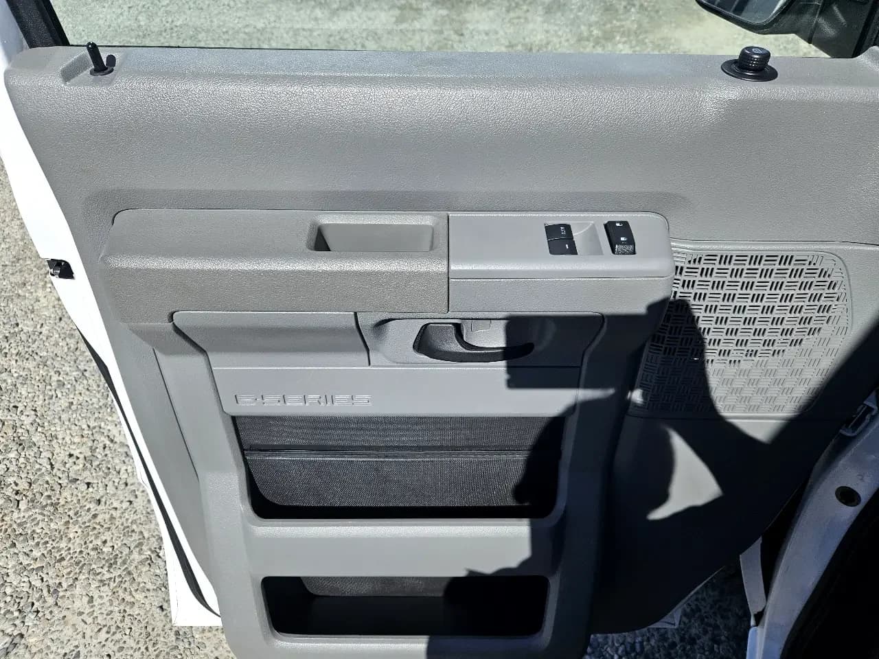2014 Ford E350 ADA Passenger Van - Image 8