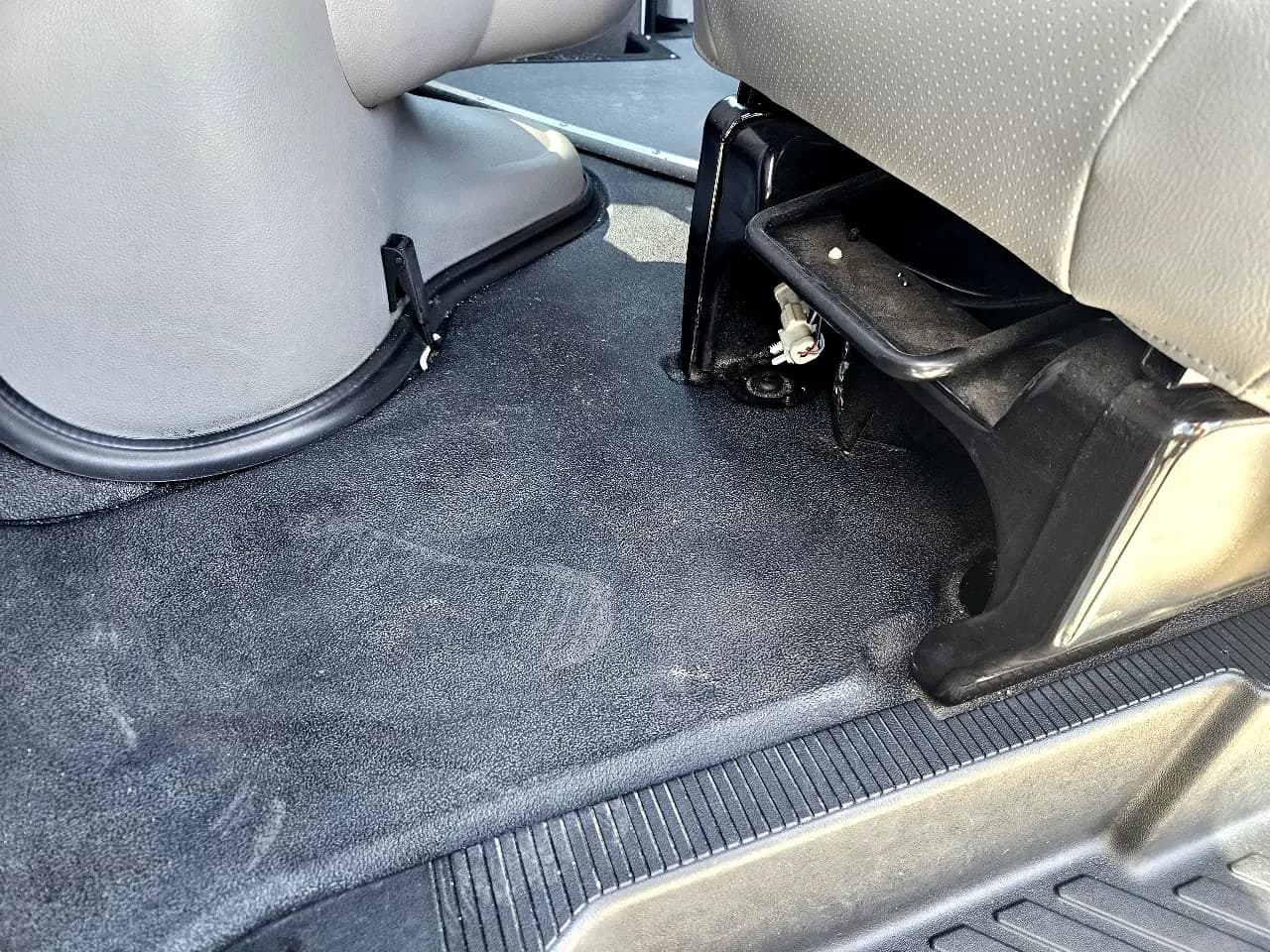 2014 Ford E350 ADA Passenger Van - Image 9