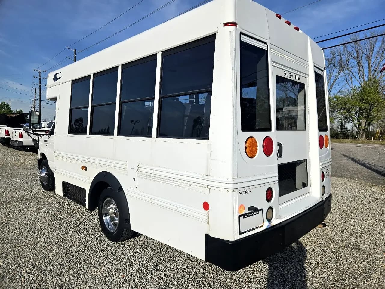 2016 Ford E350 Shuttle Bus - Image 2