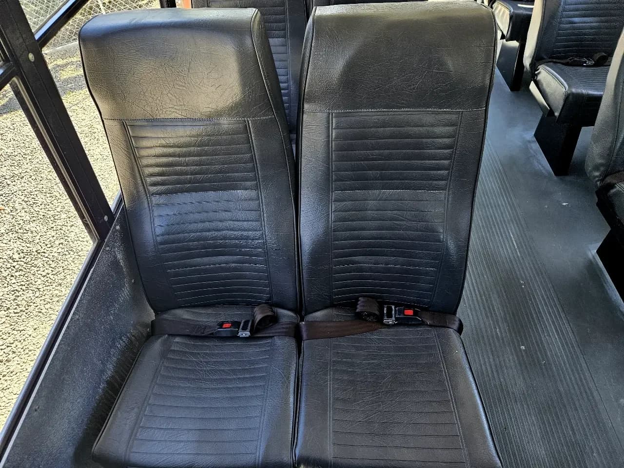 2016 Ford E350 Shuttle Bus - Image 12