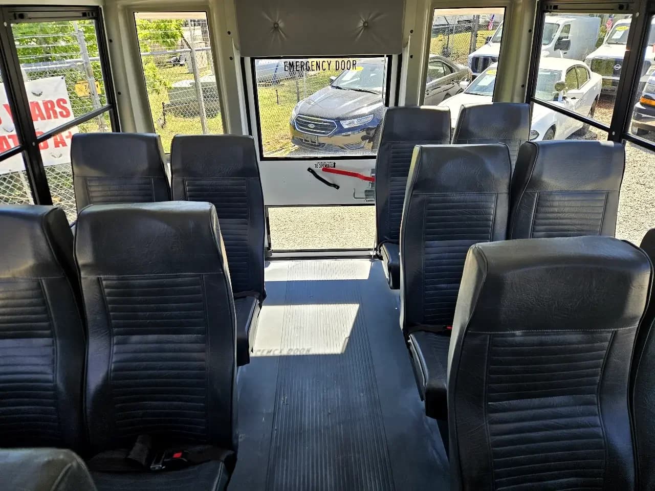 2016 Ford E350 Shuttle Bus - Image 13