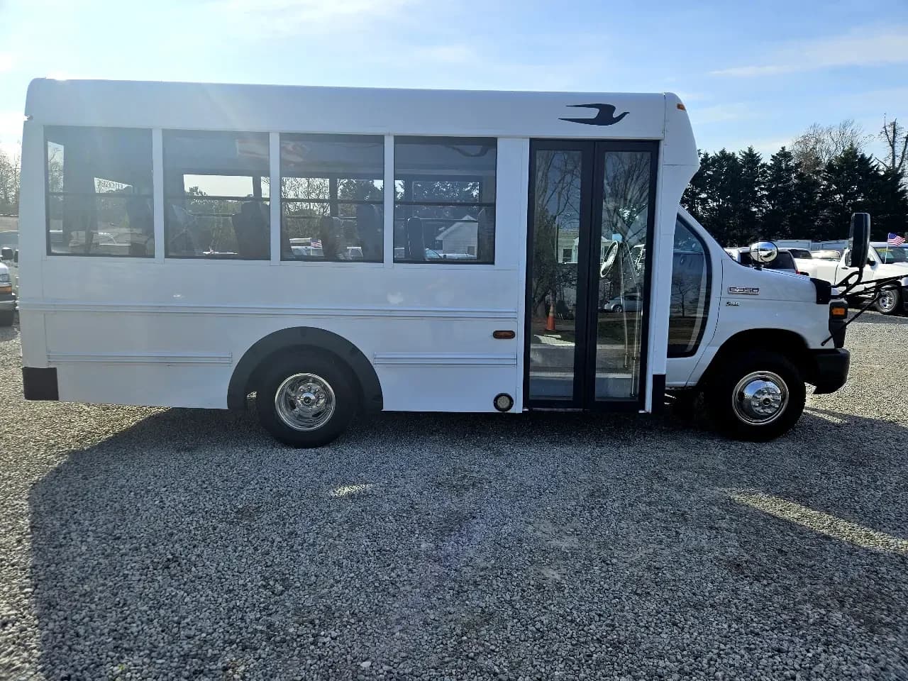 2016 Ford E350 Shuttle Bus - Image 4
