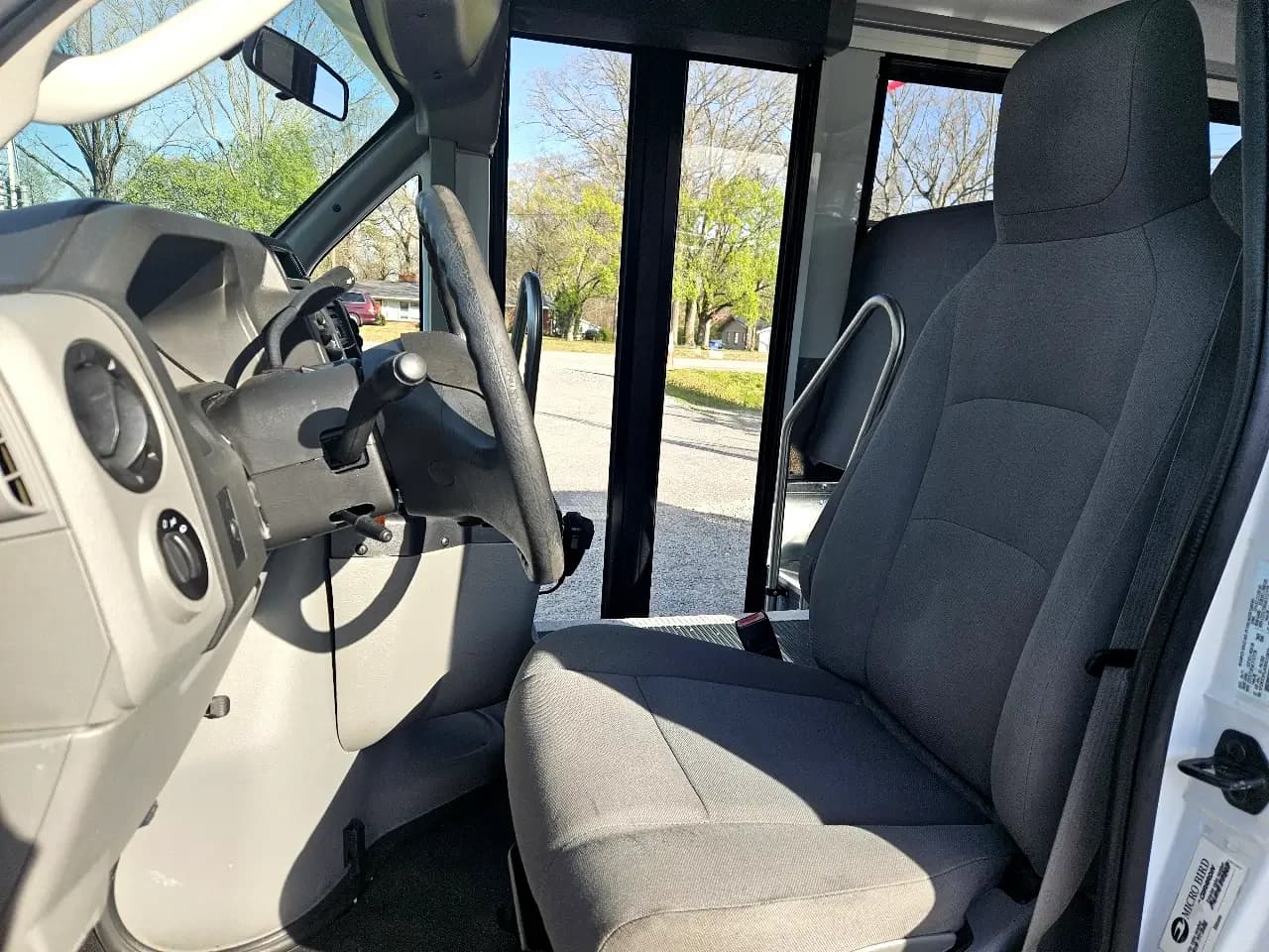 2016 Ford E350 Shuttle Bus - Image 7