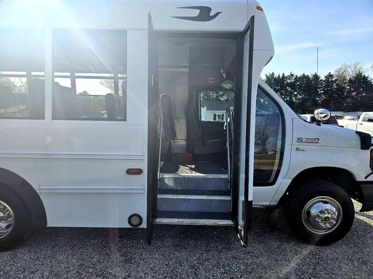 2016 Ford E350 Shuttle Bus - Image 8